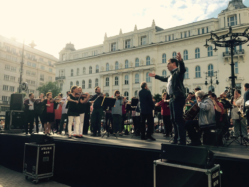 Protestkonzert des Budapest Festival Orchestra unter Iván Fischer anlässlich der Zuschusskürzungen durch die Stadtverwaltung in Budapest im Mai 2015.